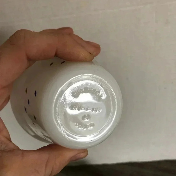 Vintage Dynaware Diamond  Patterned Ramekins - Picture 5 of 10